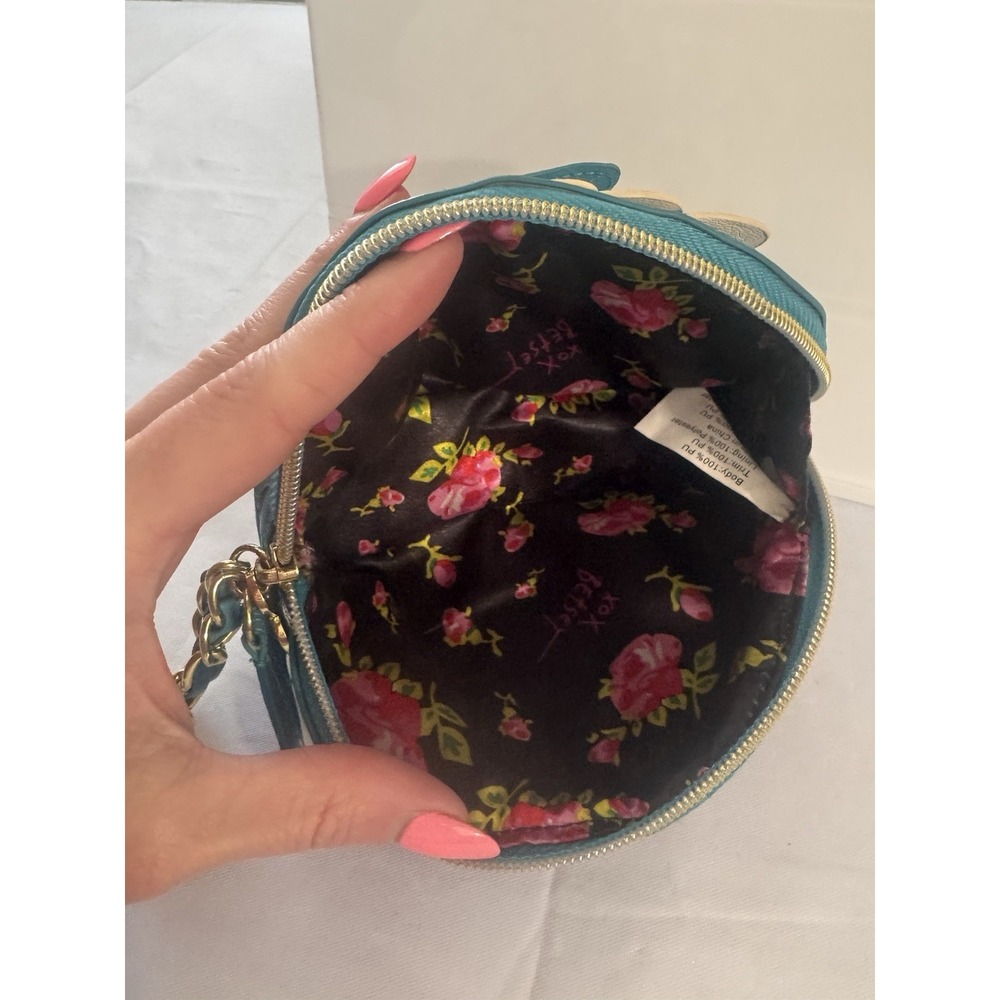 BETSEY JOHNSON Fish Wristlet Handbag Gold Hardware Turquoise White Faux Leather - Picture 6 of 7